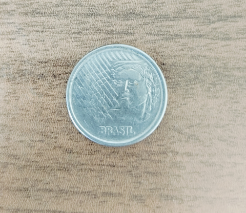 Vendo moeda de 50 centavos 1995 invertida.